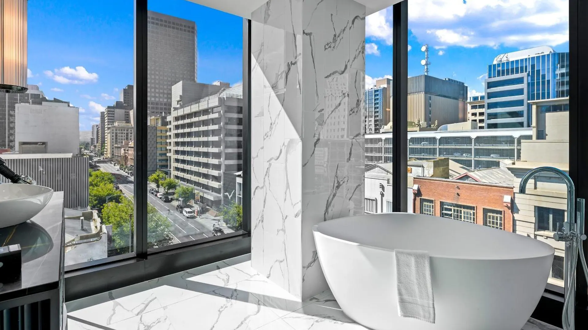 Sofitel Adelaide Hotel 5*,